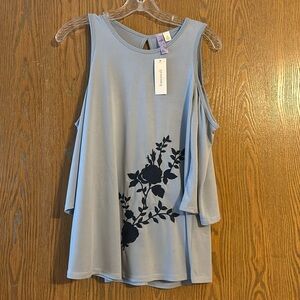 NWT Francesca’s Alta Size S Cold Shoulder SS Top with Key hole on back